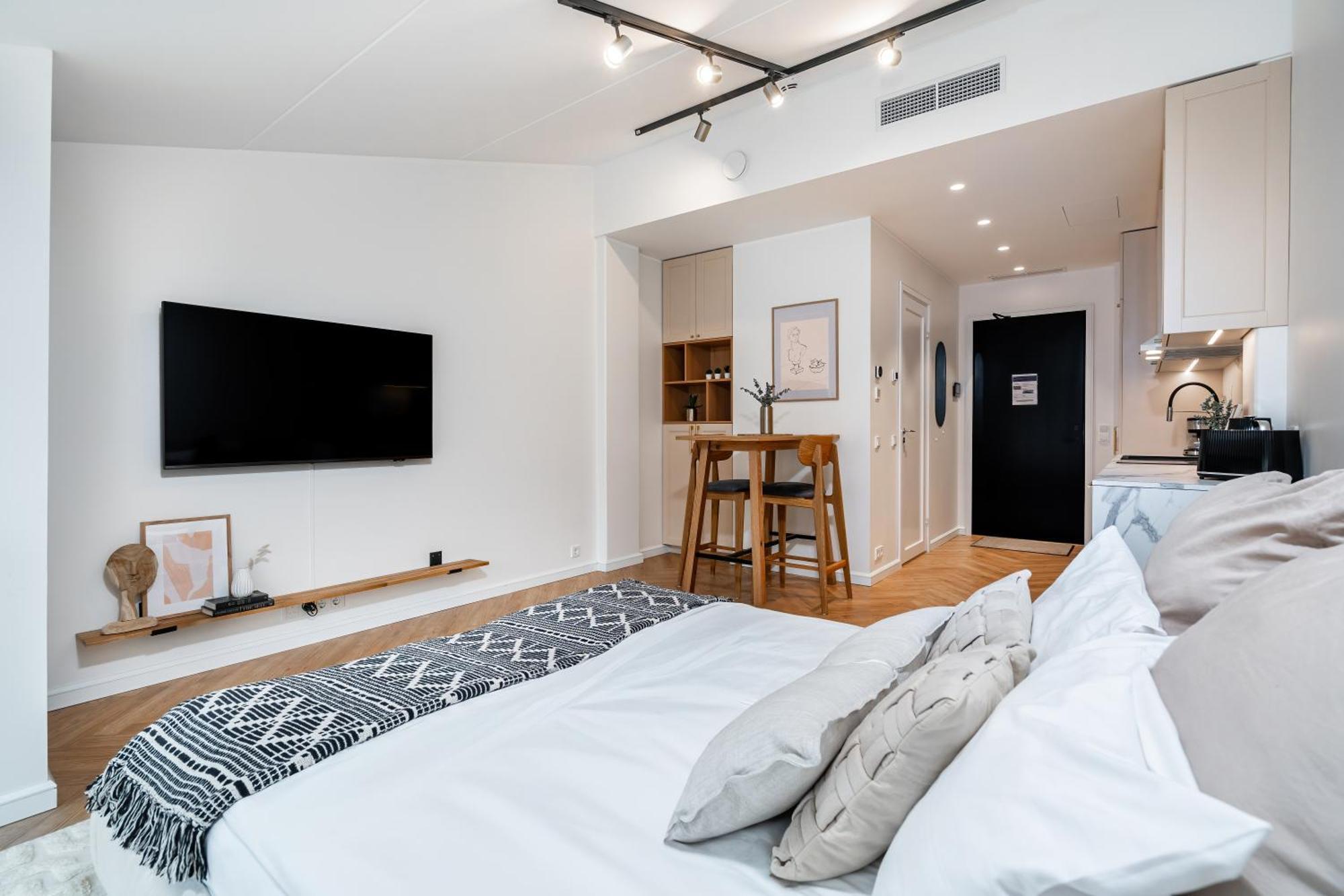 Stylish Volta Quarter - Keyless Check-in